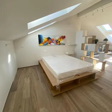 Deliziosa Mansarda Con Vista Panoramica Apartmán